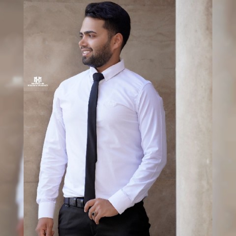یونس حسن آبادی  بی کس
